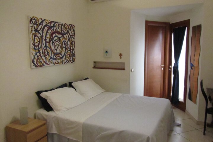 Room 5 of 33