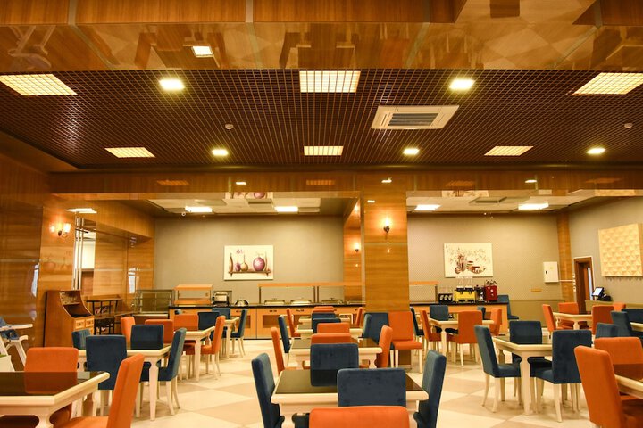 Dining 19 of 21