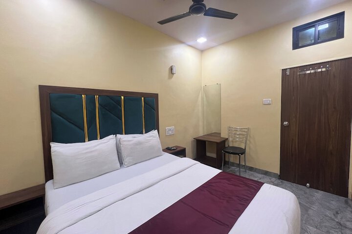 Room 8 of 16
