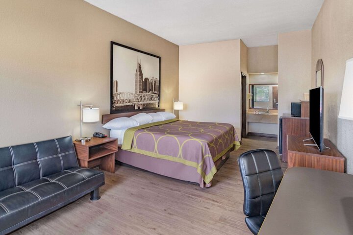 1 King Bed (6 of 19)