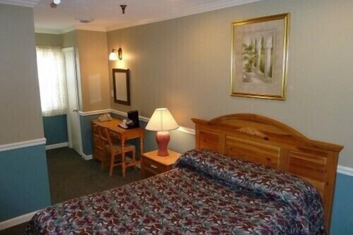 Room 8 of 15