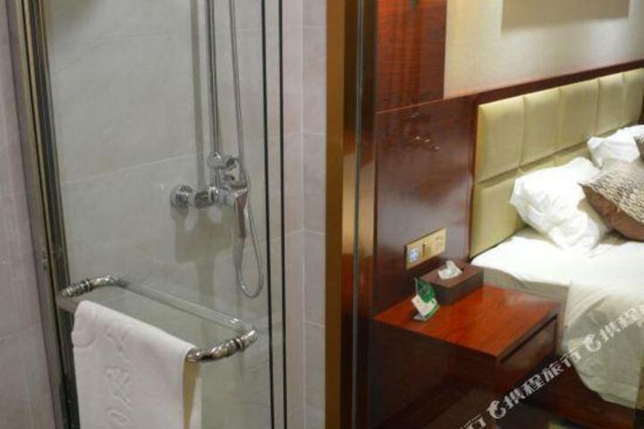 Guoqing Hotel