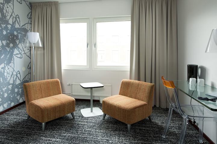 Room 8 of 42