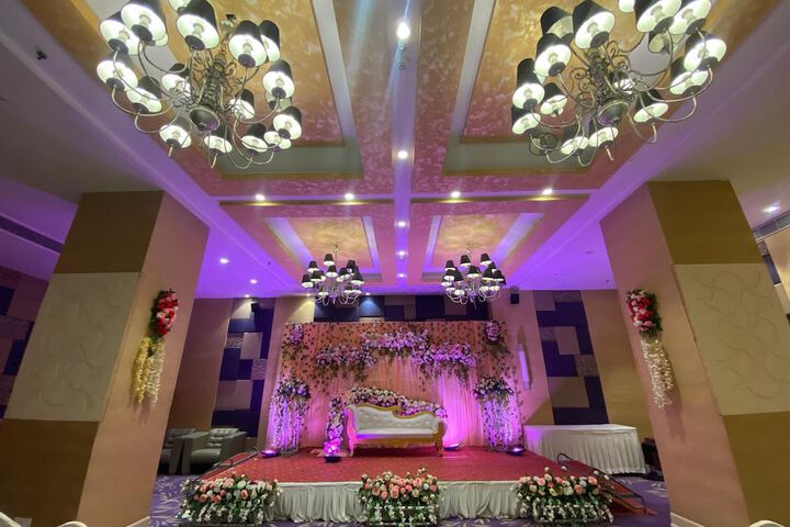 Ballroom/Hall 61 of 87