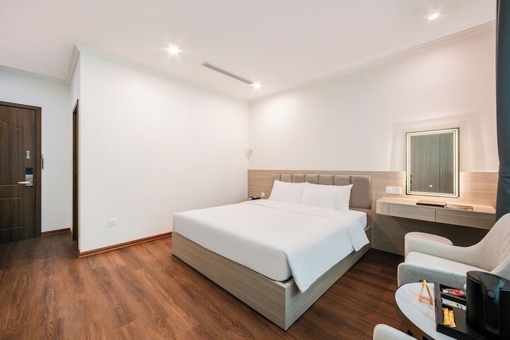 Room 8 of 16