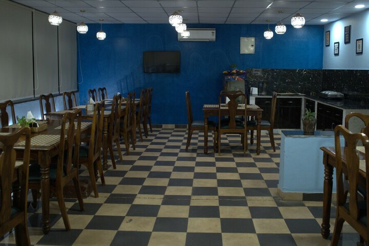 Dining 31 of 47