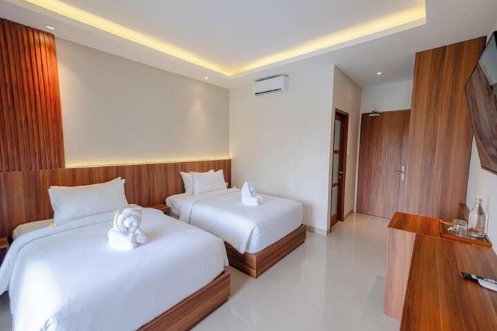 Room 9 of 105