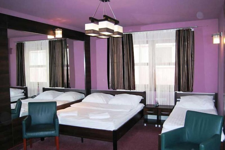 Room 5 of 19