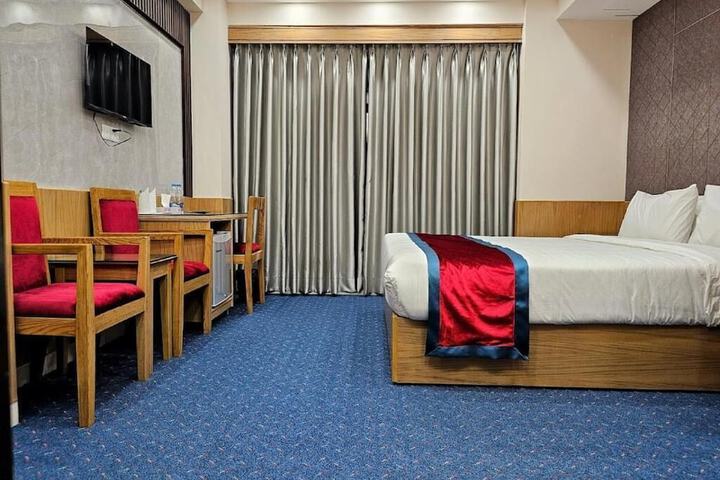 Room 8 of 40