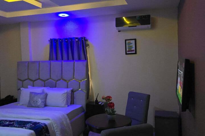 Room 8 of 28