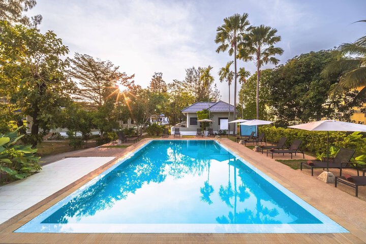 Isara Nai Yang Resort in Sa Khu