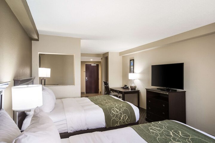 2 Queen Beds (2 of 10)