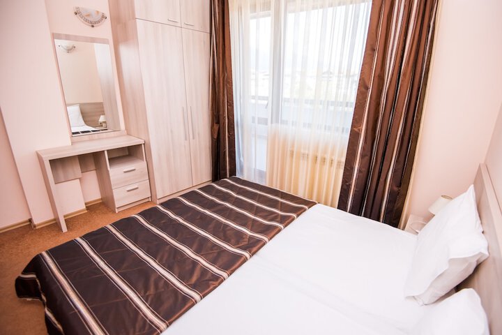 Room 12 of 64