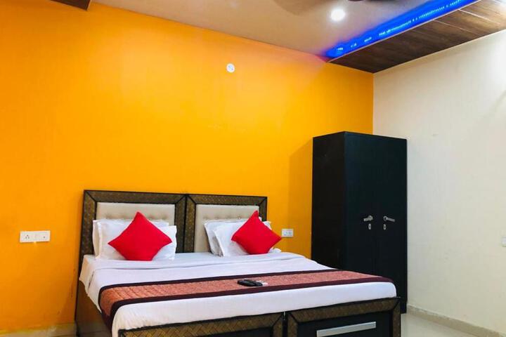 HOTEL TIP TOP - LPU Law Gate - Family Students, Couples
