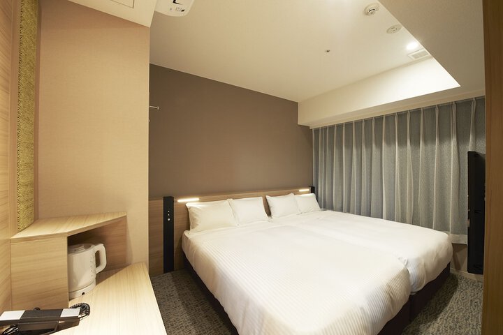 Room 4 of 61