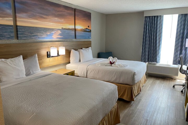 2 Queen Beds Deluxe Room (5 of 29)