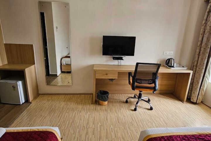 Room 8 of 25