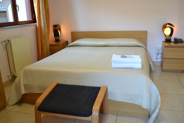 Room 11 of 25