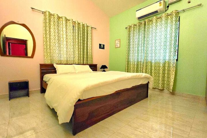 Room 4 of 13