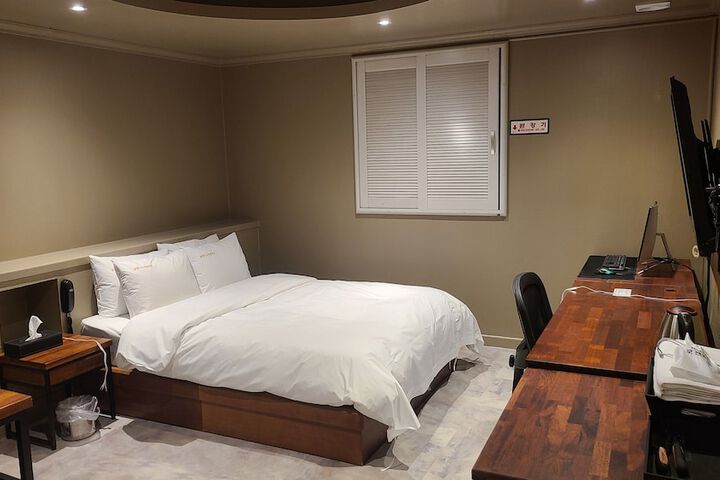 Room 7 of 26