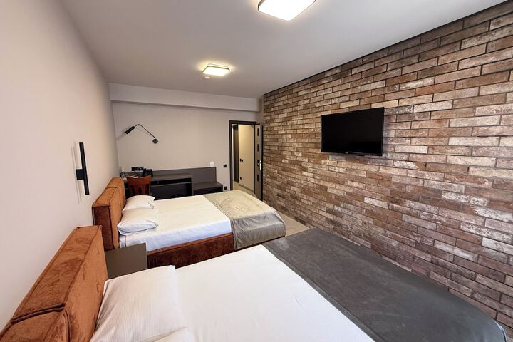 Room 47 of 81