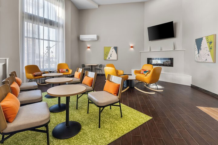 Entrance & Lobby