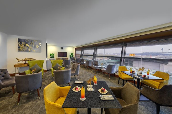 Lounge 19 of 21