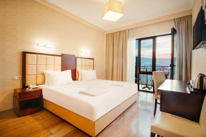 Room 14 of 34