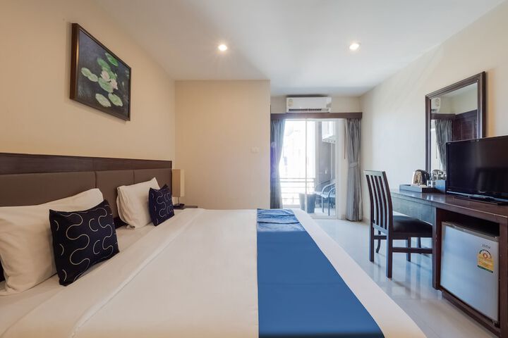 Room 9 of 25