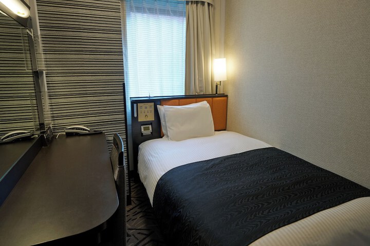 Room 25 of 62