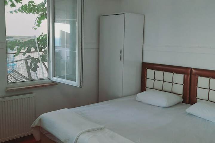 Room 3 of 68