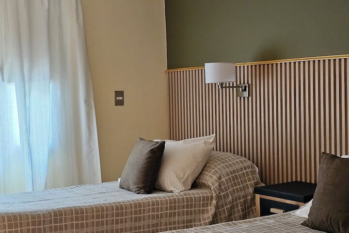 Room 3 of 27