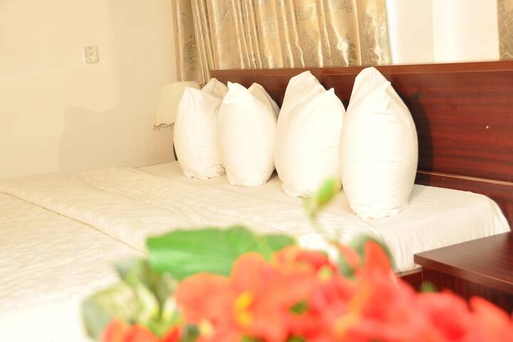 Room 4 of 39