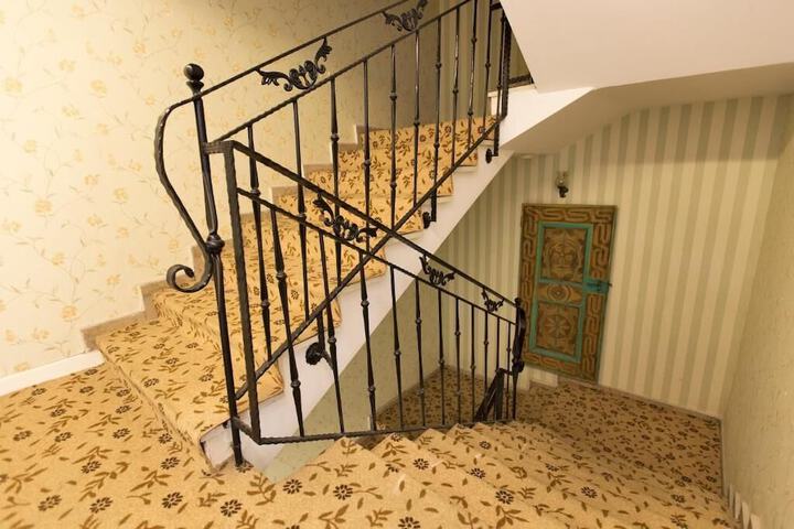 Ballroom/Hall 23 of 27