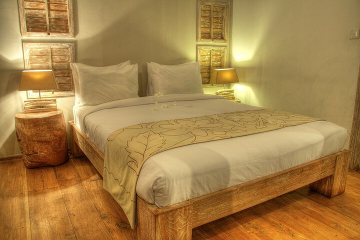 Room 10 of 28
