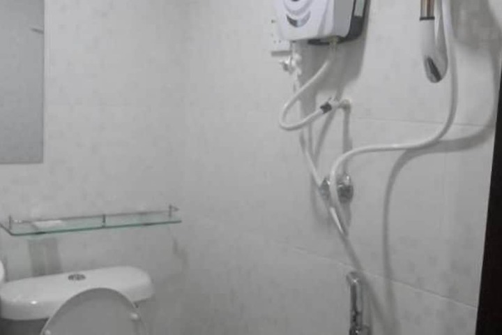 Room 17 of 28