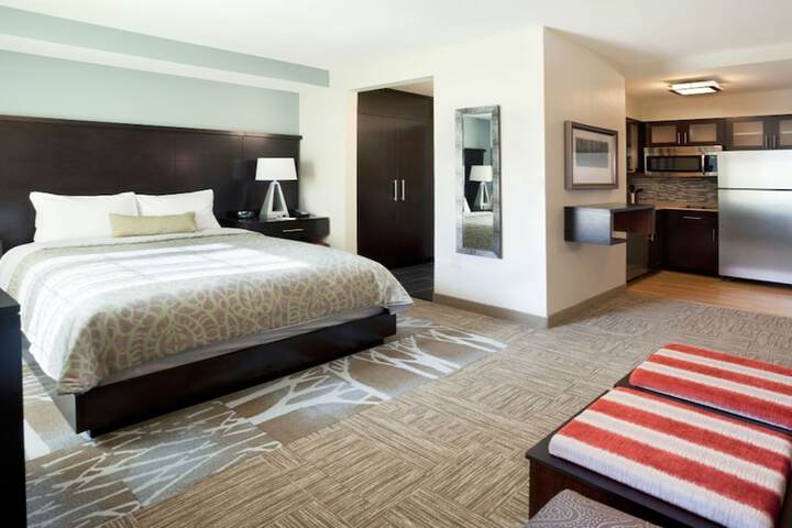 2 Bedroom Suite 1 King 2 Queen Accessible (14 of 22)