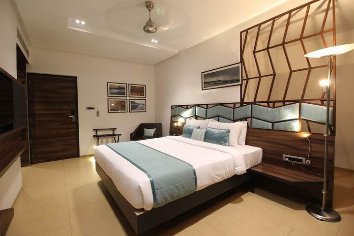 Room 5 of 19