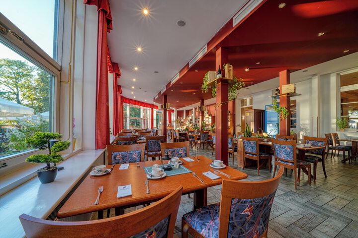 Dining 65 of 77