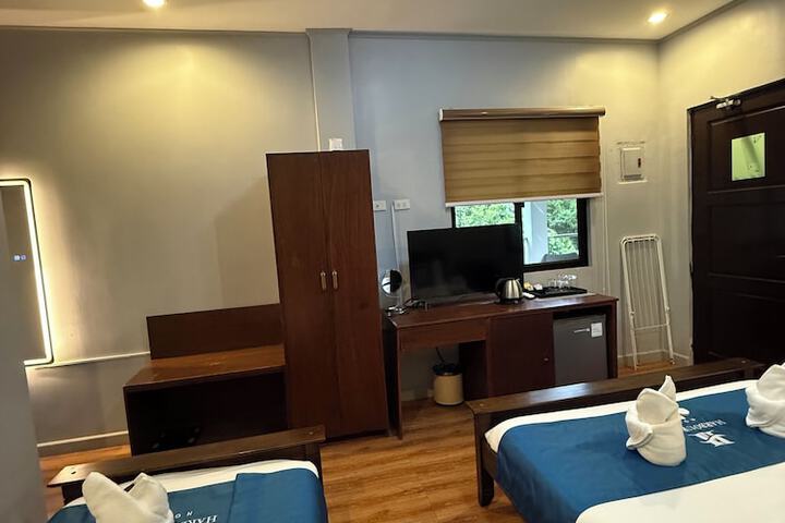 Room 12 of 37