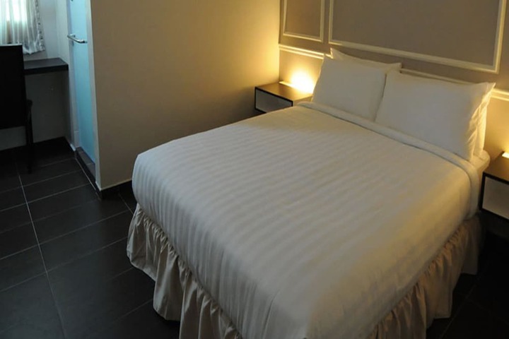Room 9 of 31