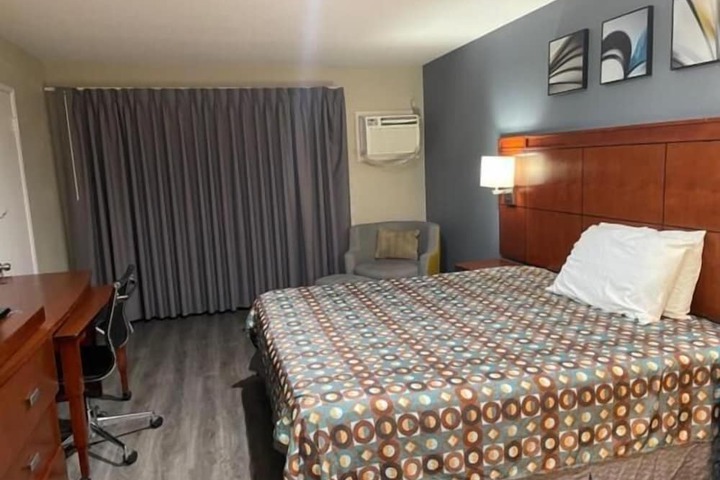 Standard | King Bed (6 of 8)