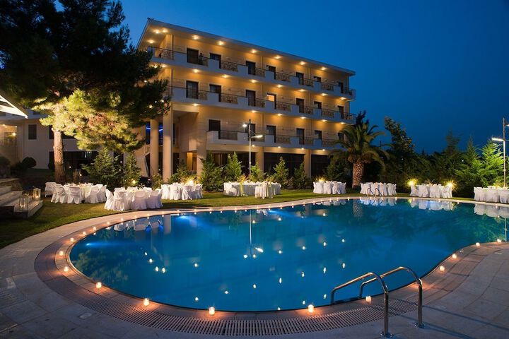 Hotel with Pool