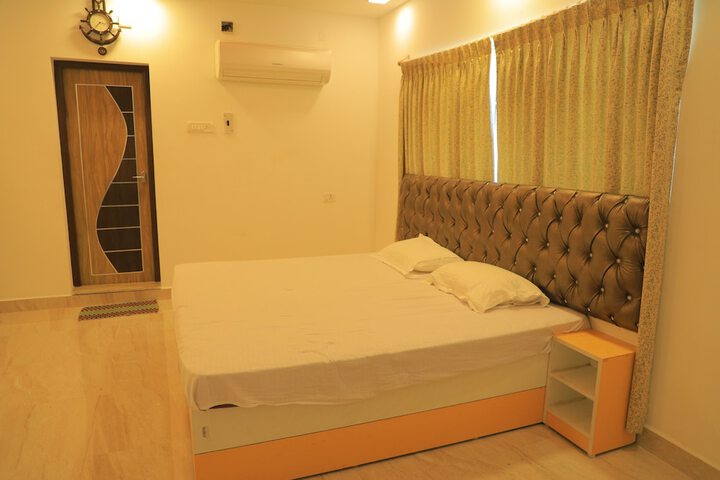 Room 8 of 19