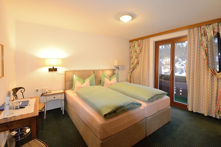Room 4 of 34