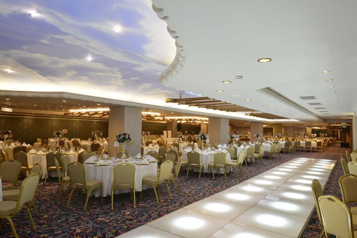Ballroom/Hall 72 of 84