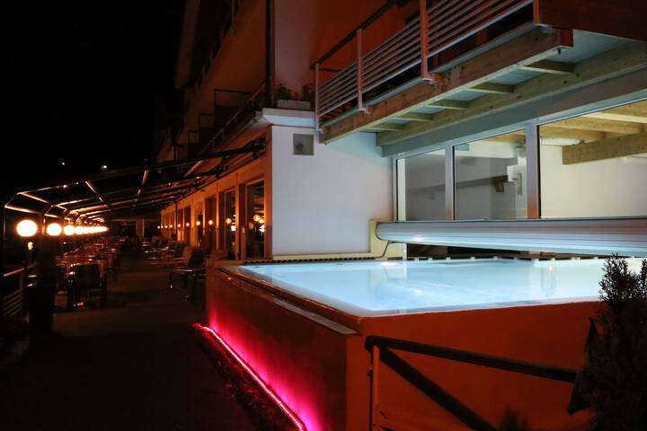 Pool 16 of 44