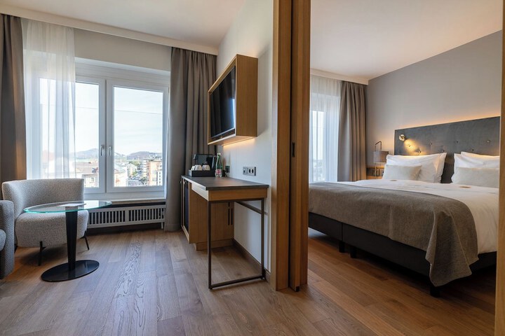 Room 52 of 105