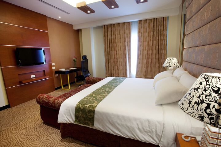 Room 35 of 95