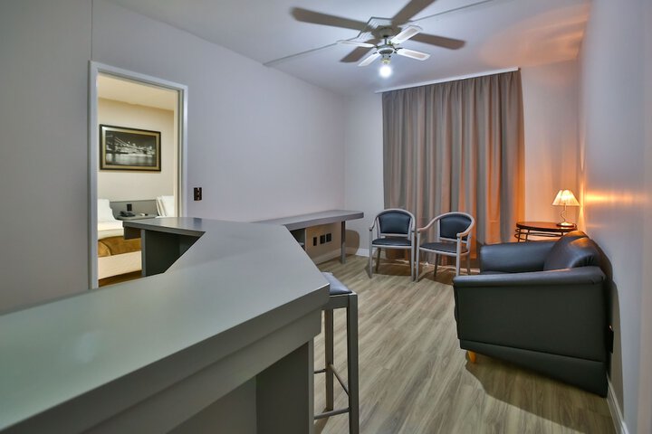 Room 15 of 40